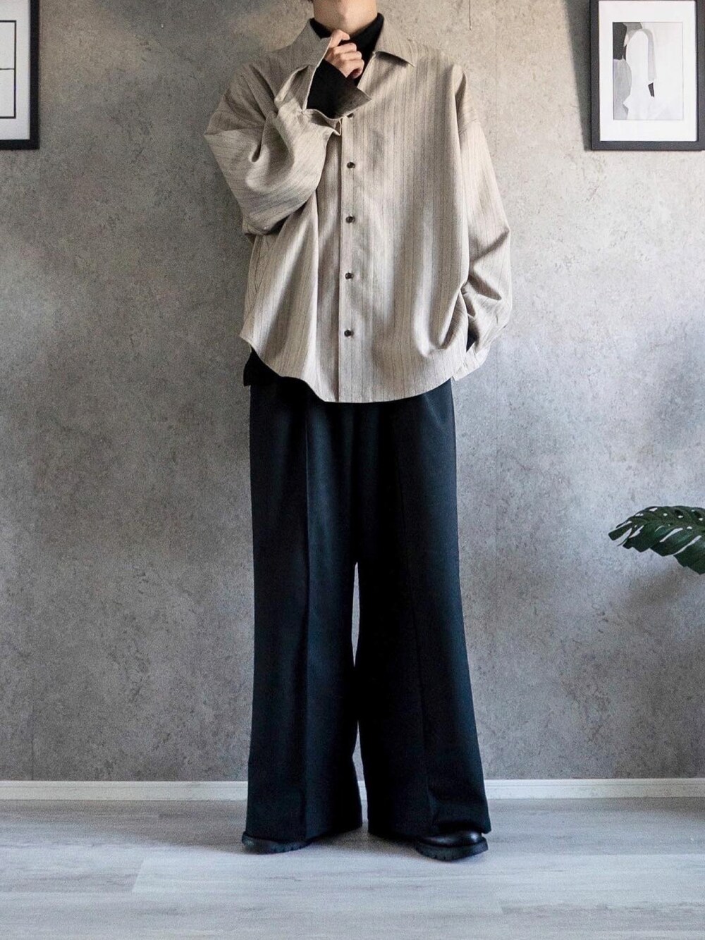 「CASPER JOHNのImitation wool buggy slacks/イミテーションウールバギースラックス（スラックス、ブラック系）」を使った、あすさん（メンズ・176cm）の冬コーディネートの1枚目の写真