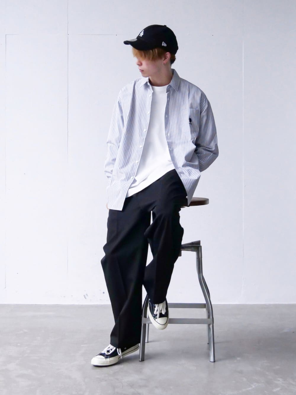 「remerのloose basic long Tee/ルーズベーシックロンTee（Tシャツ/カットソー、ホワイト系）」を使った、あすさん（メンズ・176cm）の秋コーディネートの1枚目の写真