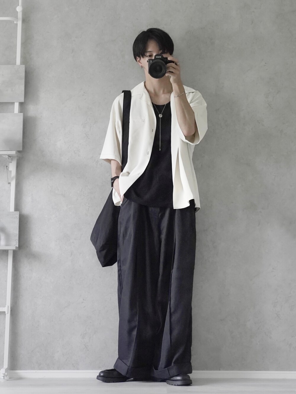 「JULLINの【JULLIN】 loose open collar stitch shirt / ルーズオープンカラーステッチシャツ（シャツ/ブラウス、ホワイト系）」を使った、あすさん（メンズ・176cm）の夏コーディネートの1枚目の写真