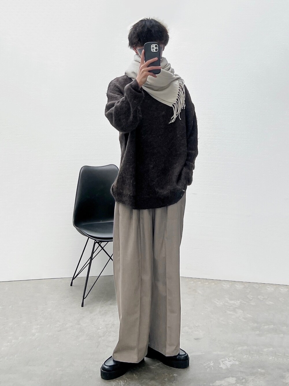 「CASPER JOHNのMohair wool mix sweater/モヘアウールミックスセーター（ニット/セーター、ブラック系）」を使った、あすさん（メンズ・176cm）の冬コーディネートの1枚目の写真