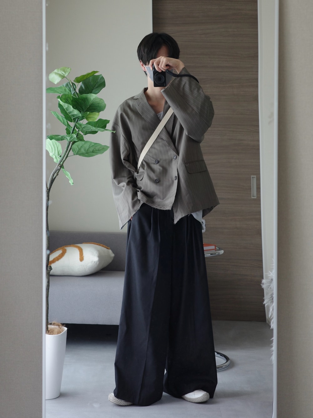「SPINGLEのSPB-109（トートバッグ、ホワイト系）」を使った、あすさん（メンズ・176cm）の夏コーディネートの1枚目の写真