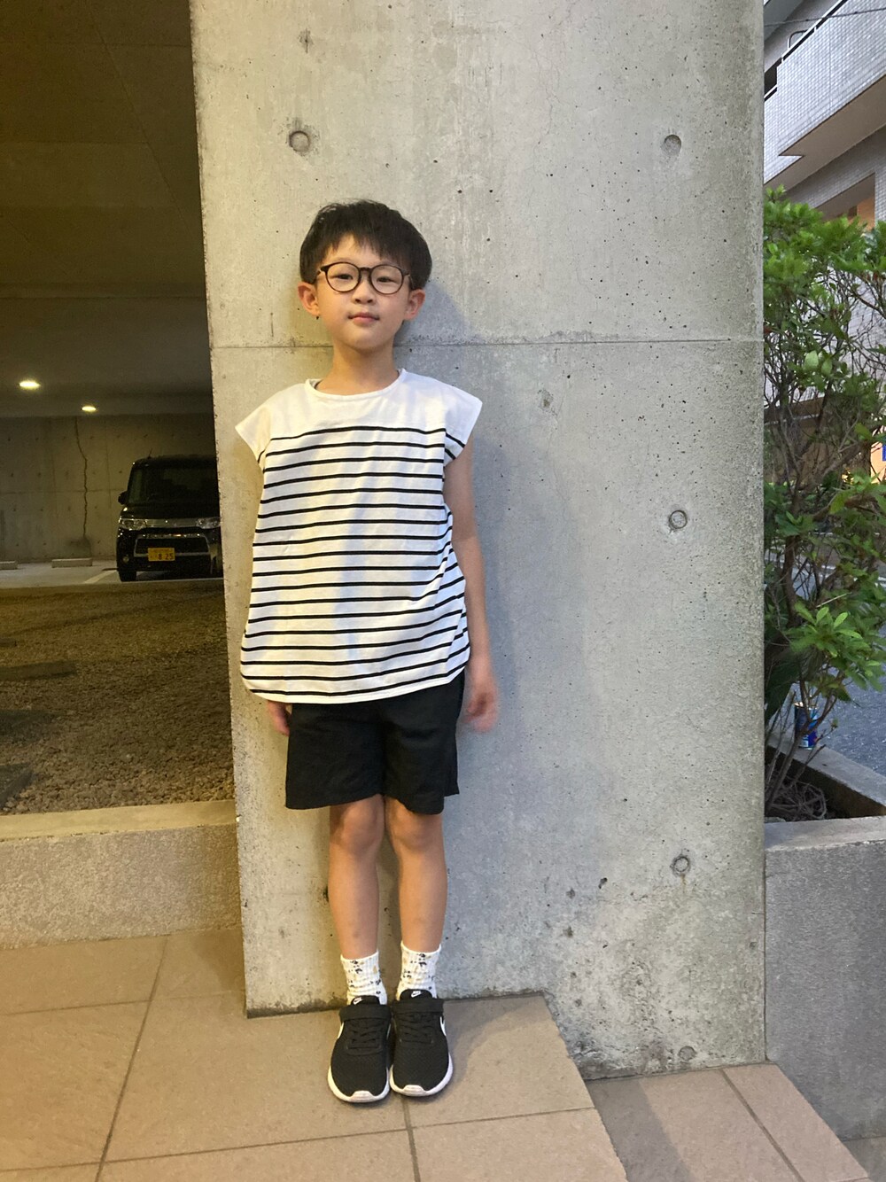 「キッズファッション、おしゃれさんと繋がりたい、グローバルワーク(GLOBAL WORK)、メガネ男子、めがね、おとこのこ、カジュアルコーデ、ボーダー」｜「GLOBAL WORKの【キッズ】シャーベッＴＥＥボーダーノースリーブ/956889（Tシャツ/カットソー、ホワイト系）」を使った、あちゃさんさん（キッズ・120cm）の夏コーディネートの1枚目の写真