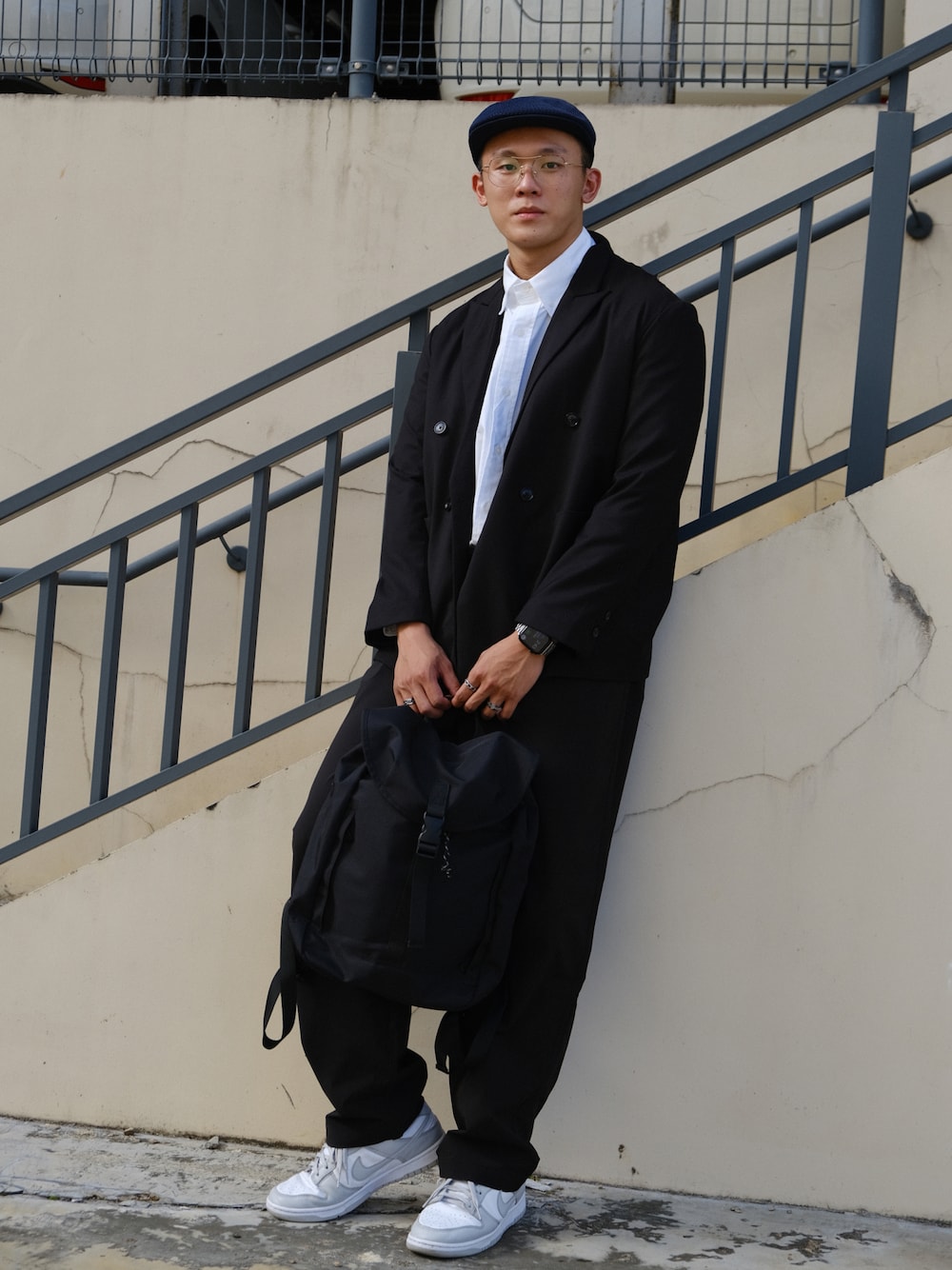 「ootd、西裝外套、黑色」｜「NIKEのアイテム（スニーカー、シルバー系）」を使った、KaiMingさん（メンズ・180cm）の秋コーディネートの1枚目の写真