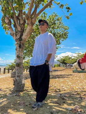 「GOOPiMADE」｜「アイテム（チノパンツ）」を使った、KaiMingさん（メンズ・180cm）の秋コーディネート
