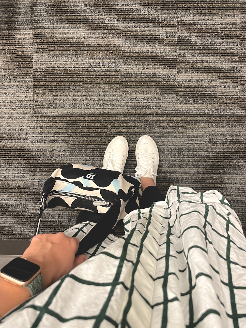 「marimekko」｜「MUJIのアイテム（スニーカー、ホワイト系）」を使った、Lumimarjaさん（レディース・163cm）の冬コーディネートの1枚目の写真