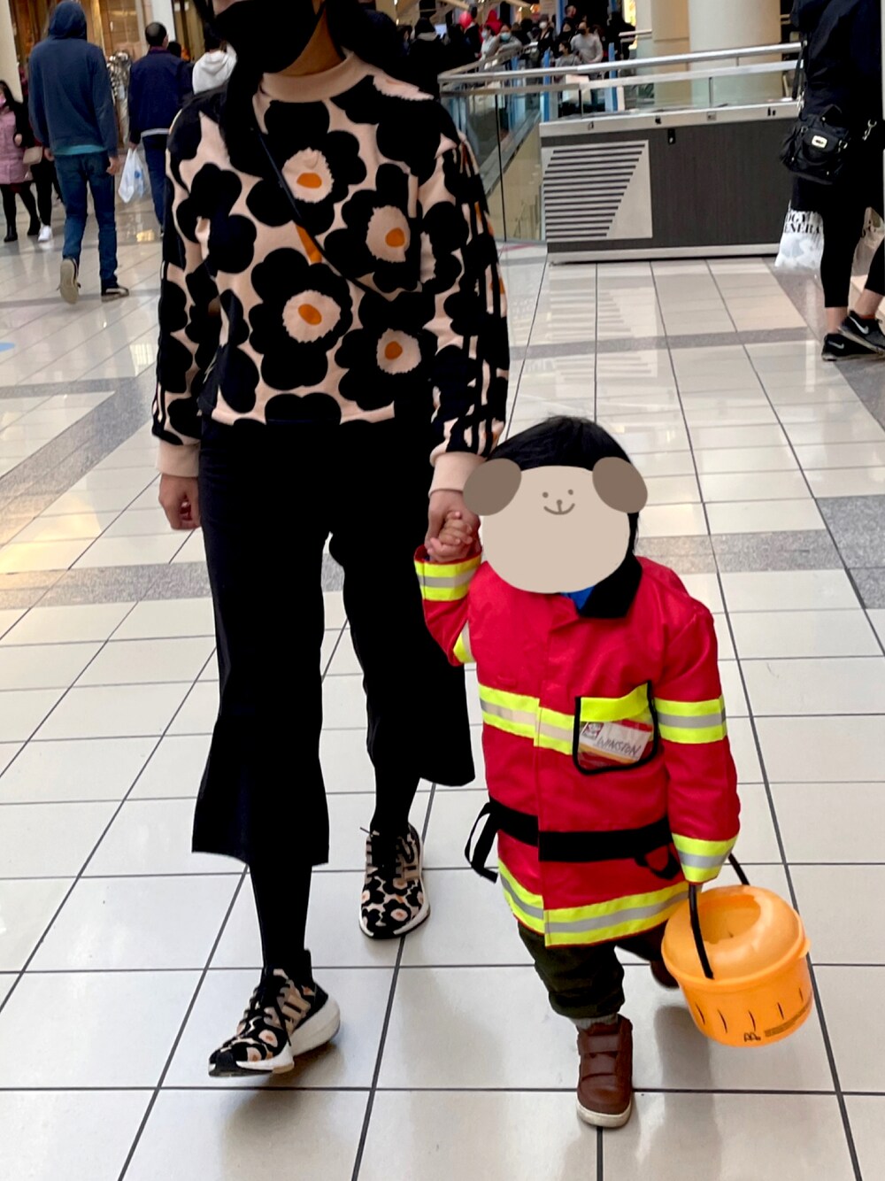 「marimekko、marimekkoadidas、marimekko 女子」｜「Lululemonのアイテム（その他パンツ、ブラック系）」を使った、Lumimarjaさん（レディース・163cm）の冬コーディネートの1枚目の写真