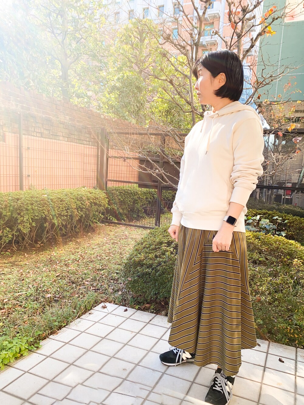「ロングスカート」｜「NEW BALANCEのアイテム（スニーカー、ブルー系）」を使った、樋口さん（レディース・152cm）の冬コーディネートの1枚目の写真