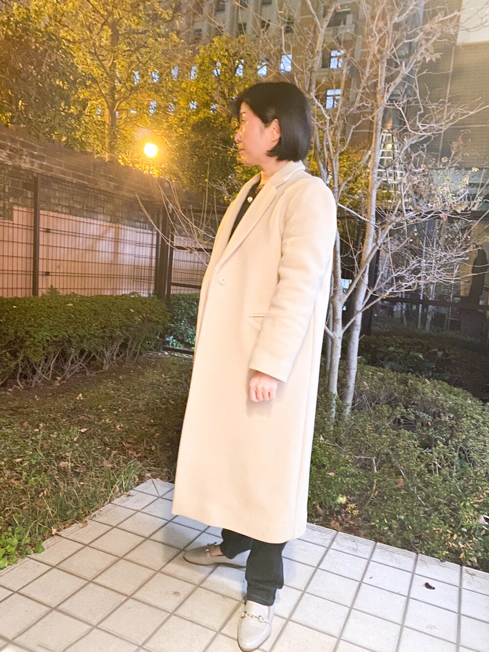 「ローファー」｜「RODE SKOの『35～40サイズ展開』『MADE IN JAPAN』やわビットローファー（ローファー、グレー系）」を使った、樋口さん（レディース・152cm）の冬コーディネートの1枚目の写真