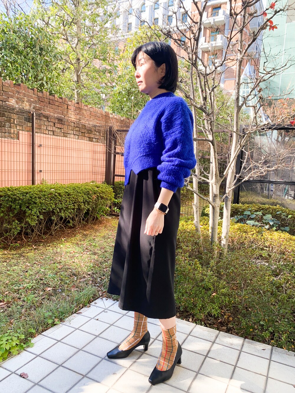 「ニット、冬を彩る色いろコーデ」｜「UN3D.のモヘアショートニット（ニット/セーター、ブルー系）」を使った、樋口さん（レディース・152cm）の冬コーディネートの1枚目の写真