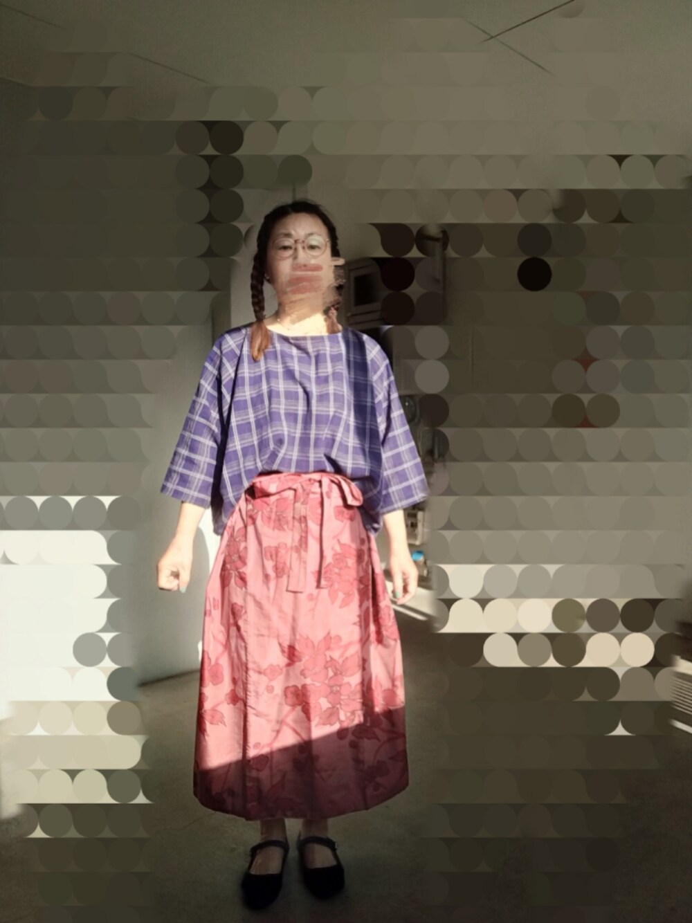 「着物リメイク、ハンドメイドブラウス、夏、三つ編み、ブルー✕ピンク」｜「no brandのアイテム（シューズ、ブルー系）」を使った、えまさん（骨格ナチュラル・レディース・160cm）の夏コーディネートの1枚目の写真