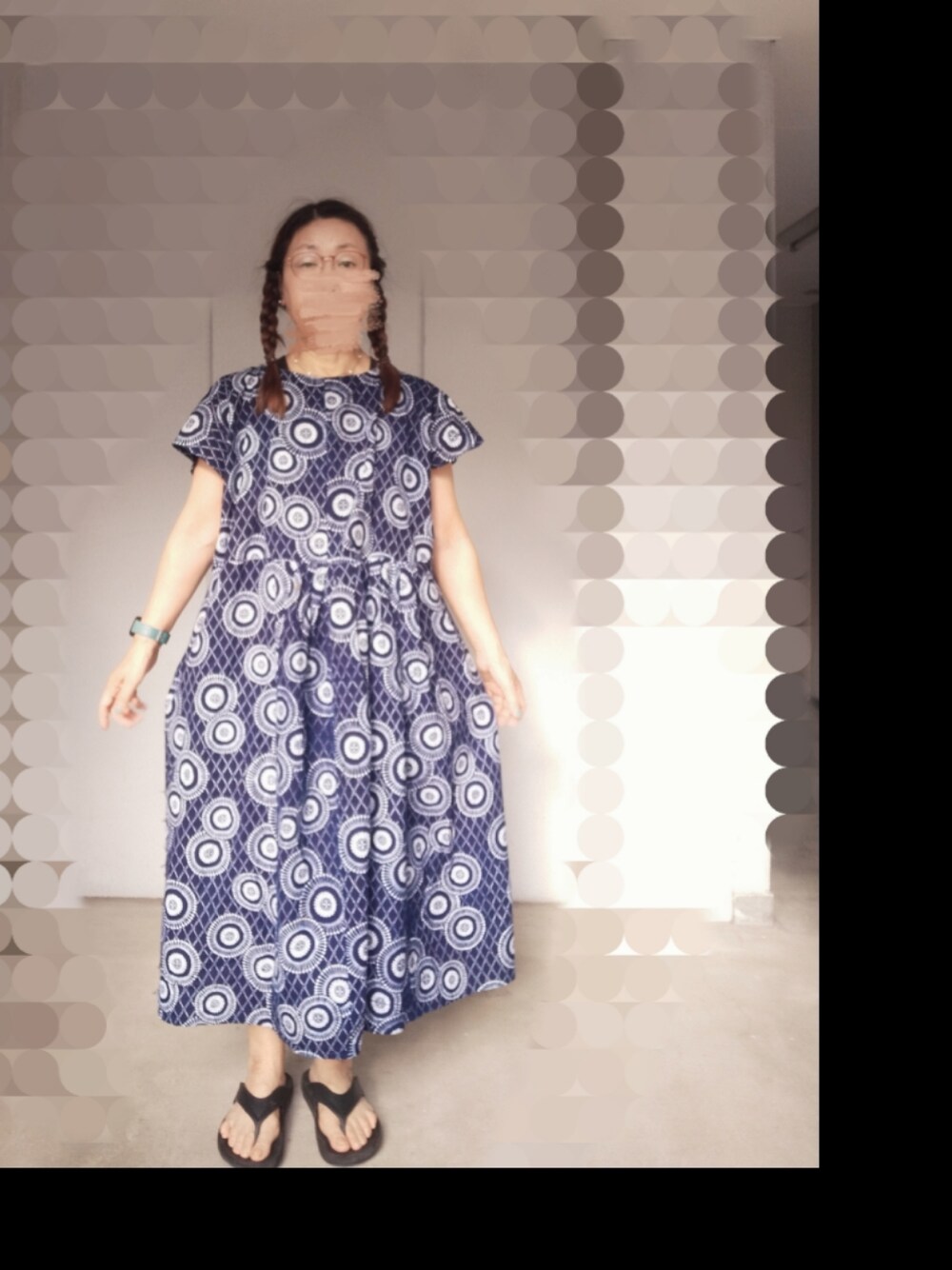 「シンプルコーデ、オトナ女子、浴衣ドレス、三つ編み」｜「DAISOのアイテム（サンダル、ブラック系）」を使った、えまさん（骨格ナチュラル・レディース・160cm）の夏コーディネートの1枚目の写真