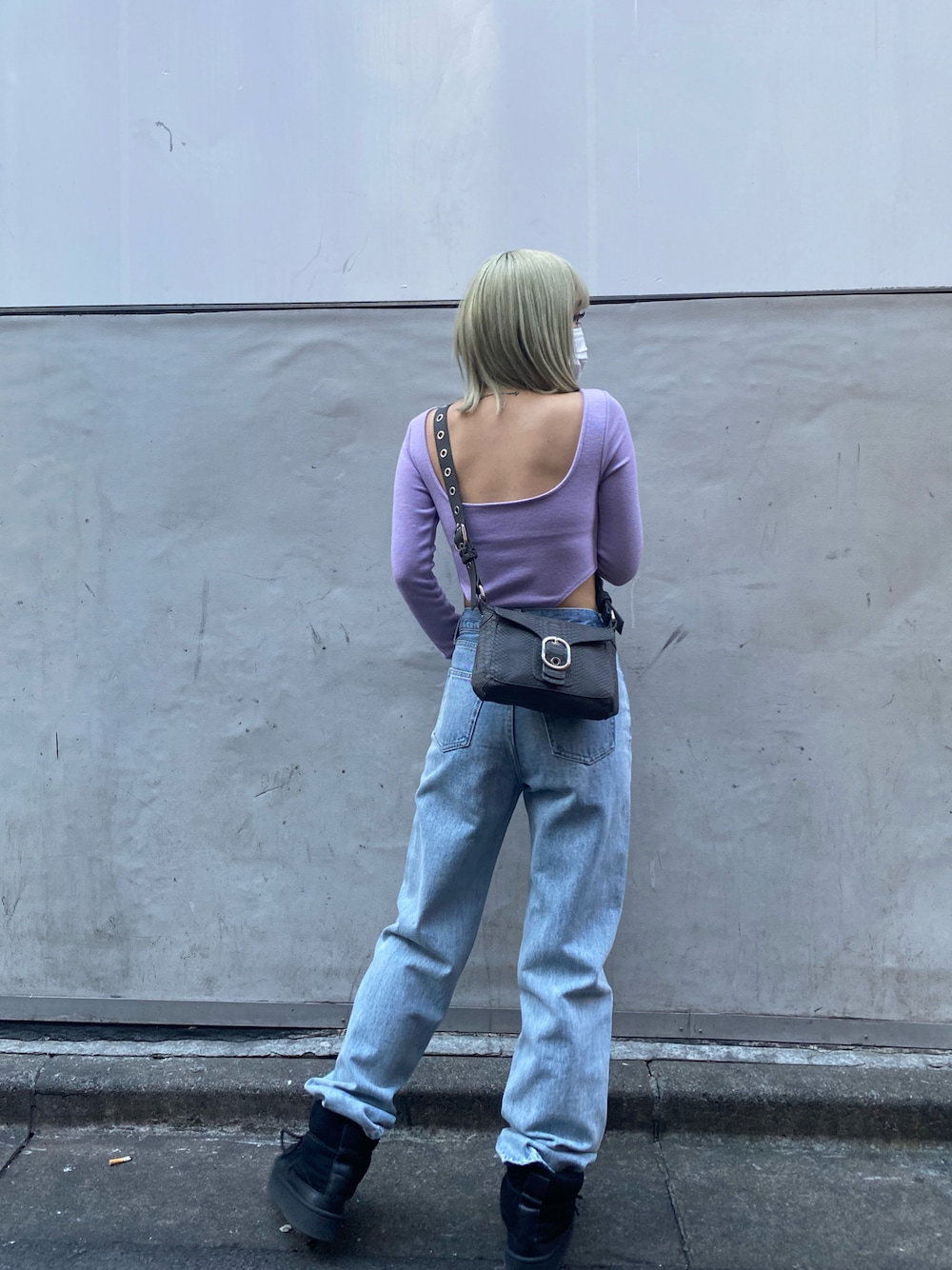 「楽チンコーデ、FIG&VIPER、フィグアンドヴァイパー(FIG&VIPER)、春カラー、outfit、ootd、着回しコーデ」｜「FIG&VIPERのBasic straight denim（デニムパンツ、ブルー系）」を使った、FIG&VIPER_NOZOHAさん（レディース・165cm）の冬コーディネートの1枚目の写真