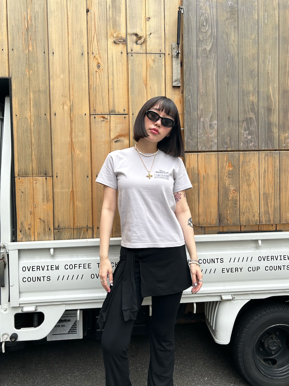 「ディズニーコーデ、ディズニー、プリンセス、FIG&VIPER、フィグアンドヴァイパー(FIG&VIPER)」｜「FIG&VIPERのDisney Princess/MID T（Tシャツ/カットソー、グレー系）」を使った、FIG&VIPER_NOZOHAさん（レディース・165cm）の春コーディネートの1枚目の写真