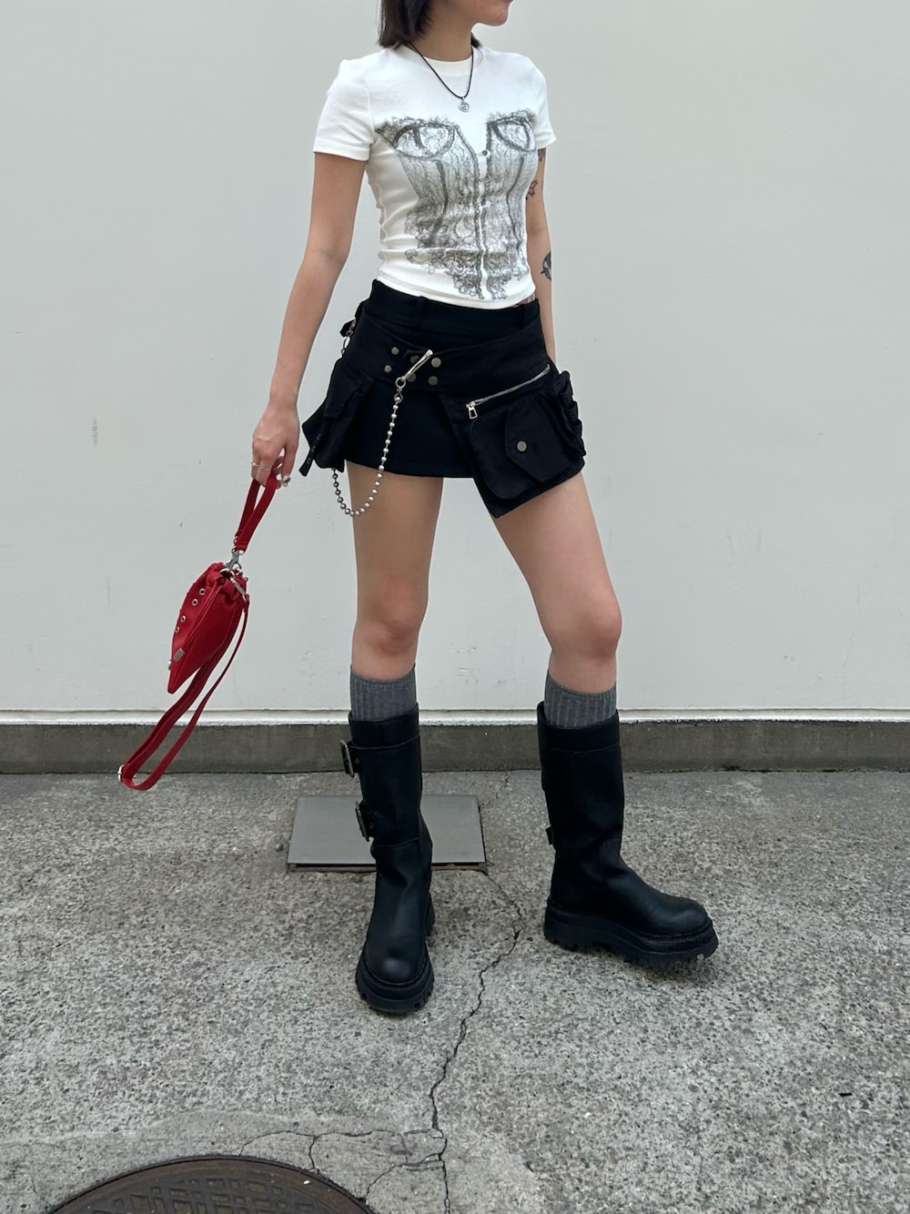 「ビスチェ、レース、フィグアンドヴァイパー(FIG&VIPER)、FIG&VIPER」｜「FIG&VIPERのコルセットプリントT（Tシャツ/カットソー、ホワイト系）」を使った、FIG&VIPER_NOZOHAさん（レディース・165cm）の夏コーディネートの1枚目の写真