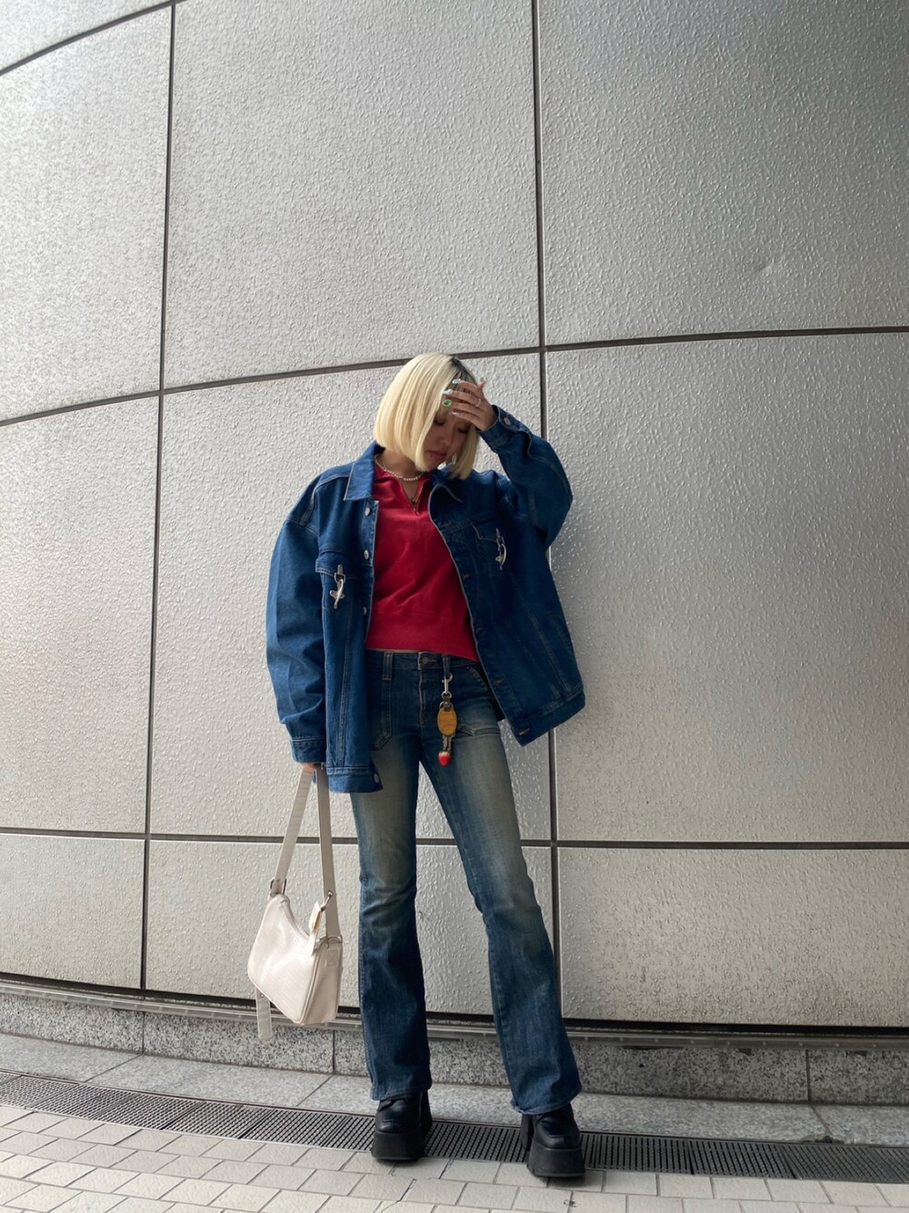 「春コーデ、FIG&VIPER、figandviper、デニムオンデニム、デニムコーデ、デニムジャケット、デニムパンツ」｜「FIG&VIPERのバックル付きBIG JK（その他アウター、ブルー系）」を使った、FIG&VIPER_NOZOHAさん（レディース・165cm）の春コーディネートの1枚目の写真