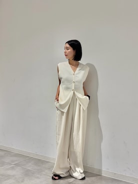 「SENSE OF PLACE by URBAN RESEARCH(センスオブプレイスバイアーバンリサーチ)の『洗濯可』メタルボタンミドルベスト(ニット/セーター、ホワイト系)」を使った、beeeさん(レディース・155cm)の春コーディネート