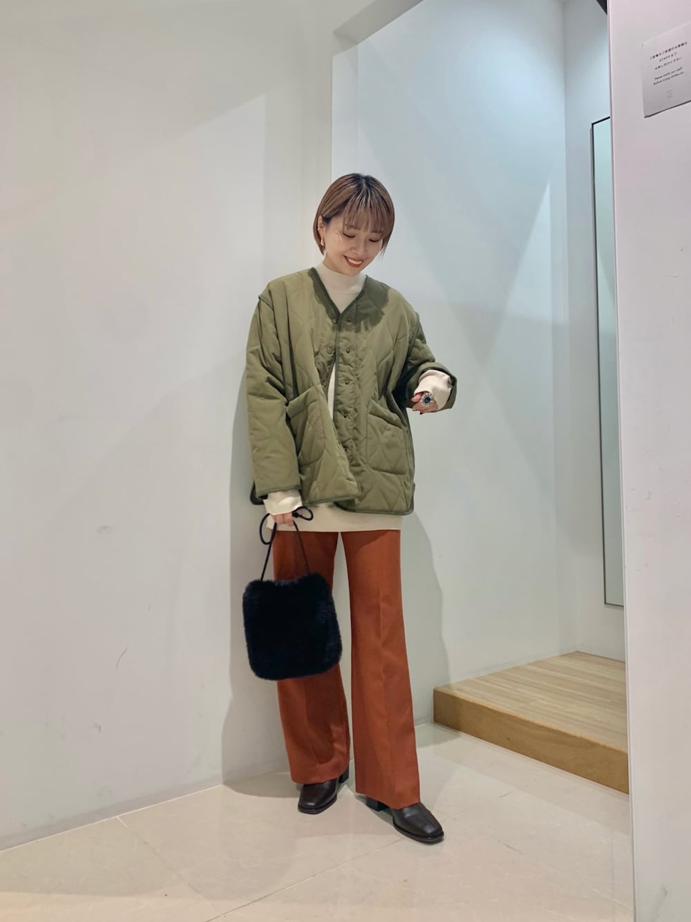 「ビッグシルエット、キルティング、冬コーデ、カーキ、休日スタイル、メンズライク、プチプラ、休日コーデ、SENSEOFPLACE、スクエアトゥ、キルティングジャケット、グリーン」｜「SENSE OF PLACE by URBAN RESEARCHのURTECHキルティングノーカラーショートコート（ナイロンジャケット、グリーン系）」を使った、beeeさん（レディース・156cm）の秋コーディネートの1枚目の写真