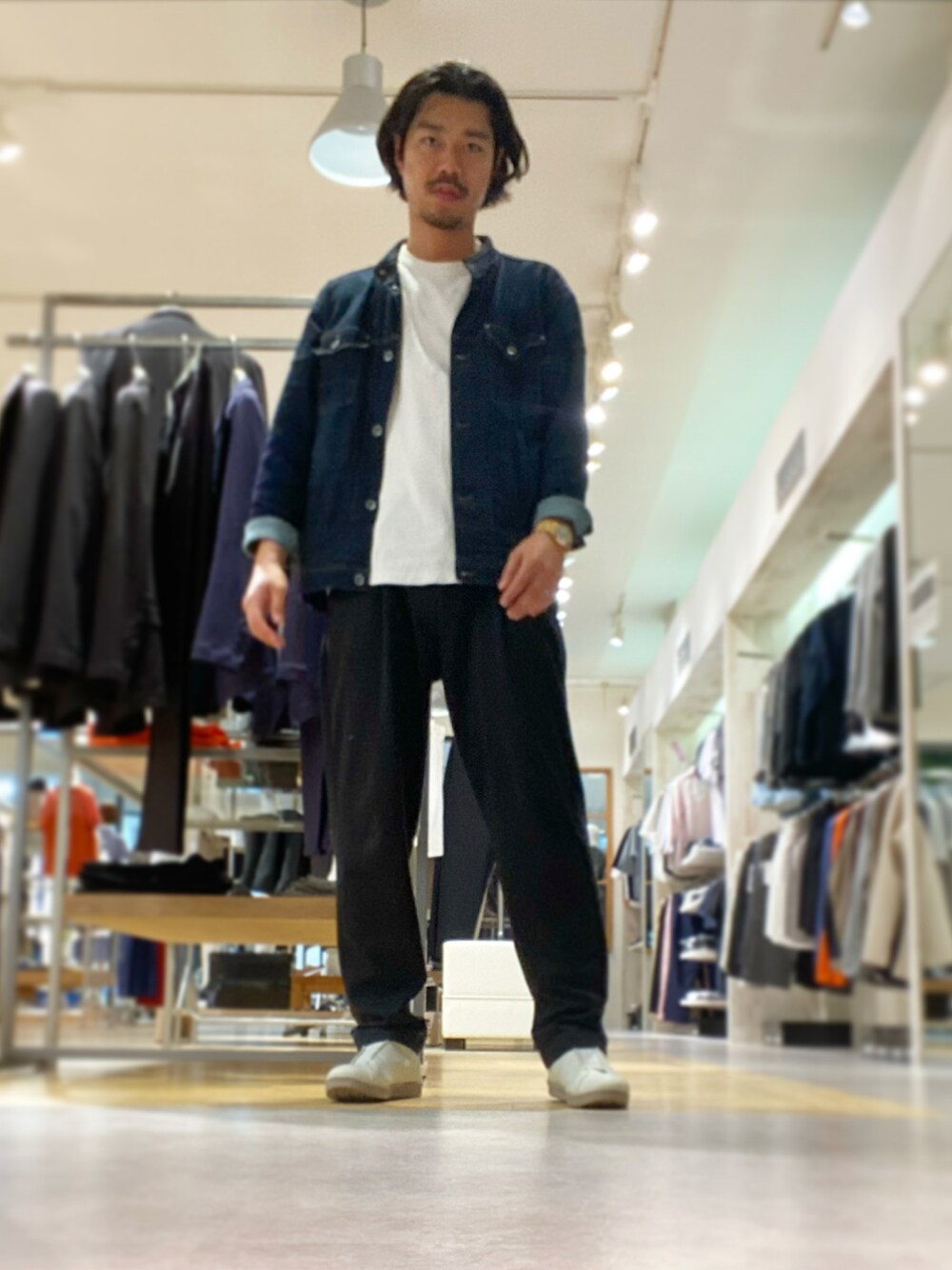 「NICOLEのアイテム（デニムジャケット、ブルー系）」を使った、yamazakiさん（メンズ・181cm）の春コーディネートの1枚目の写真