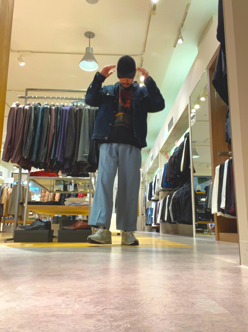 「GUのアイテム（スラックス、ブルー系）」を使った、yamazakiさん（メンズ・181cm）の冬コーディネートの1枚目の写真