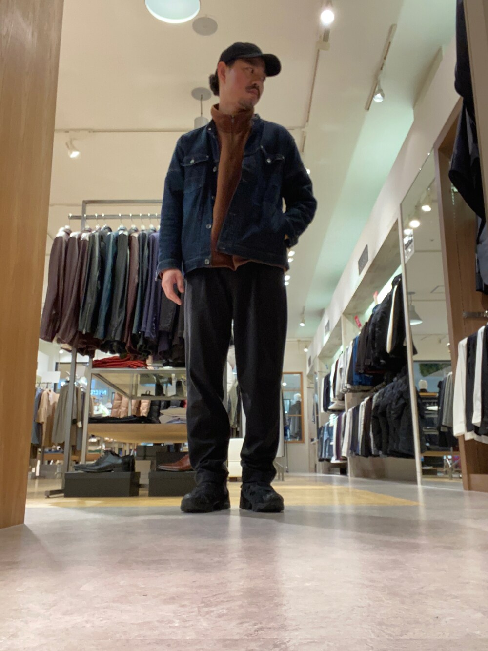 「NICOLEのLサイズ（48サイズ）（スウェットパンツ、ブラック系）」を使った、yamazakiさん（メンズ・181cm）の冬コーディネートの1枚目の写真