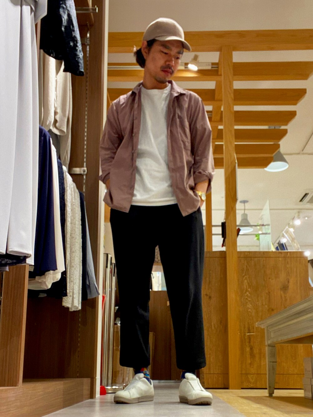 「GUのアイテム（シャツ/ブラウス、ブラウン系）」を使った、yamazakiさん（メンズ・181cm）の春コーディネートの1枚目の写真