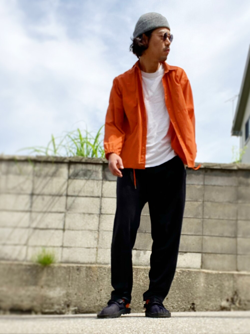 「niko and...のルーズフィットなLサイズ（ナイロンジャケット、オレンジ系）」を使った、yamazakiさん（メンズ・181cm）の春コーディネートの1枚目の写真