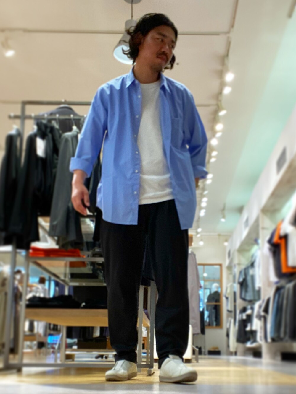 「GUのアイテム（シャツ/ブラウス、ブルー系）」を使った、yamazakiさん（メンズ・181cm）の夏コーディネートの1枚目の写真