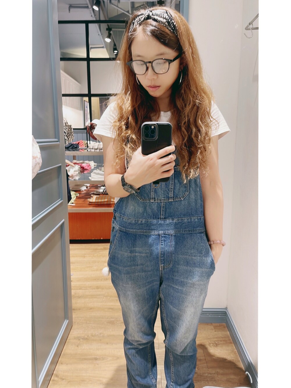 「LOWRYS FARMのデニムオーバーオール　837900（サロペット/オーバーオール、ブルー系）」を使った、🍄Gigi🍄さん（レディース・153cm）の春コーディネートの1枚目の写真