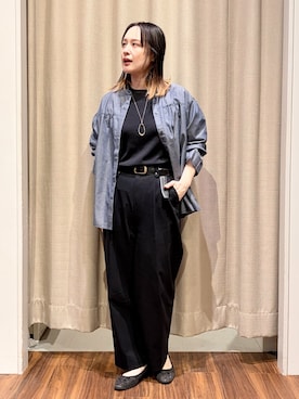 「grove（グローブ）の【貴島明日香さん着用／イージーケア／接触冷感】麻ブレンドスタンドギャザーシャツ（シャツ/ブラウス、ブルー系）」を使った、kanakoさん（レディース・160cm）の春コーディネート