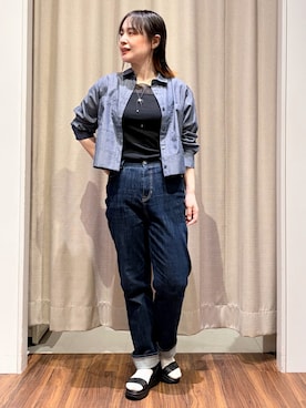「grove（グローブ）の【貴島明日香さん着用／イージーケア／接触冷感】麻混クロップドシャツ（シャツ/ブラウス、ブルー系）」を使った、kanakoさん（レディース・160cm）の春コーディネート