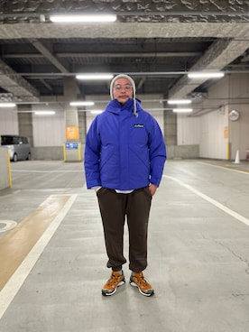 「Gramicci（グラミチ）のアイテム（スウェットパンツ）」を使った、日下部氏さん（メンズ・180cm）の秋コーディネート
