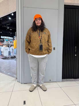 「アイテム（サンダル）」を使った、日下部氏さん（メンズ・180cm）の秋コーディネート