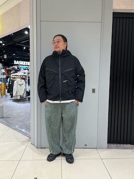 「アイテム（マウンテンパーカー）」を使った、日下部氏さん（メンズ・180cm）の秋コーディネート