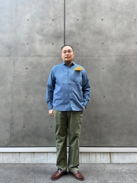 「Gramicci（グラミチ）のアイテム（チノパンツ）」を使った、日下部氏さん（メンズ・180cm）の秋コーディネート