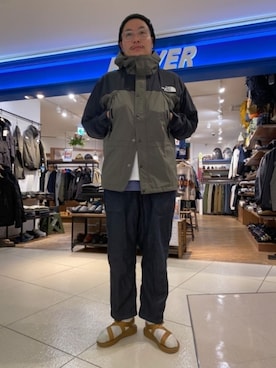「MANASTASH（マナスタッシュ）のアイテム（ニットキャップ/ビーニー）」を使った、日下部氏さん（メンズ・180cm）の秋コーディネート