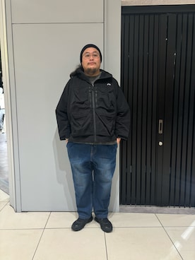 「アイテム（マウンテンパーカー）」を使った、日下部氏さん（メンズ・180cm）の冬コーディネート