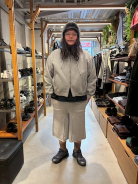 「BEAVER（ビーバー）のアイテム（トップス）」を使った、日下部氏さん（メンズ・180cm）の春コーディネート