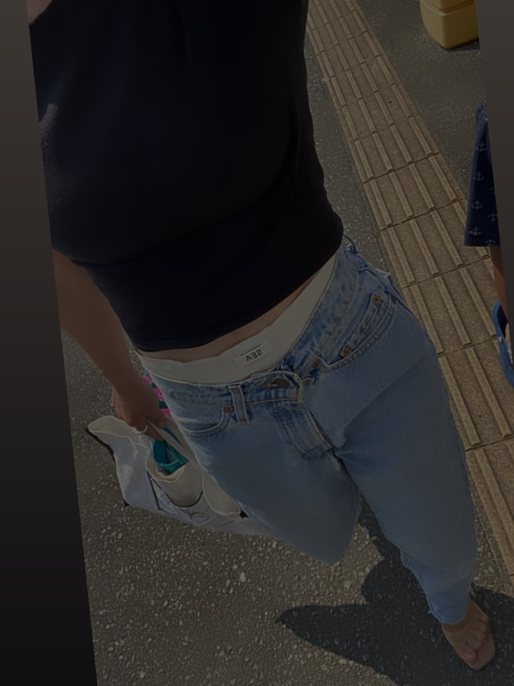 「Levi'sのアイテム（デニムパンツ、ブルー系）」を使った、mikikoさん（レディース・150cm）の秋コーディネートの1枚目の写真