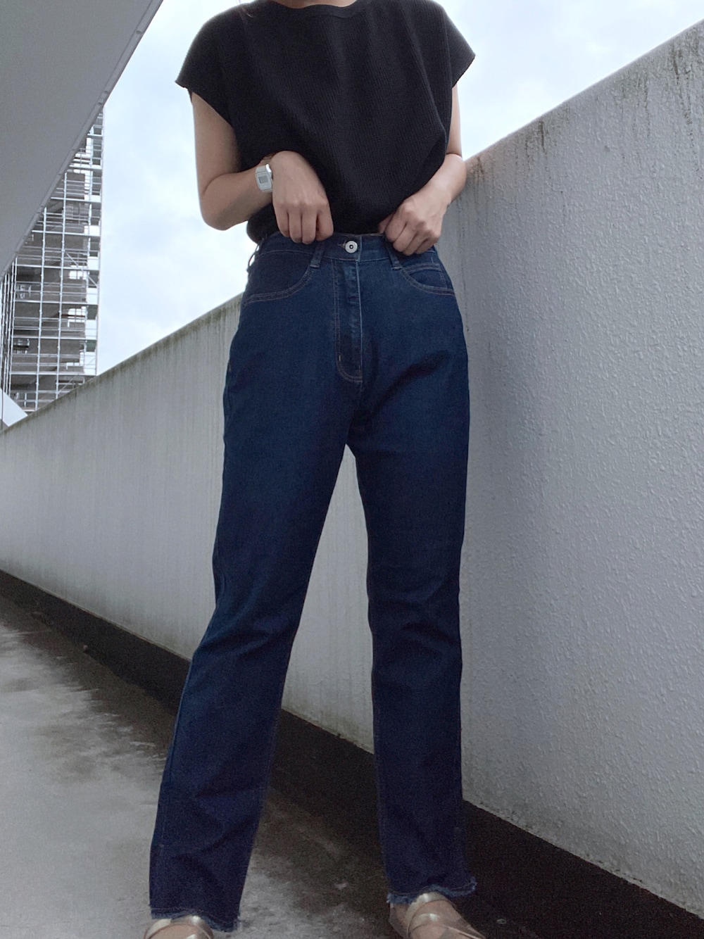 「大人コーデ、シンプルコーデ、お洒落さんとつながりたい、ootd、オトナカジュアル、デニム」｜「classicalelfのしっかり肉厚ワッフル。バックヘンリーフレンチTシャツ（Tシャツ/カットソー、ブラック系）」を使った、のんたろさん（レディース・157cm）の夏コーディネートの1枚目の写真