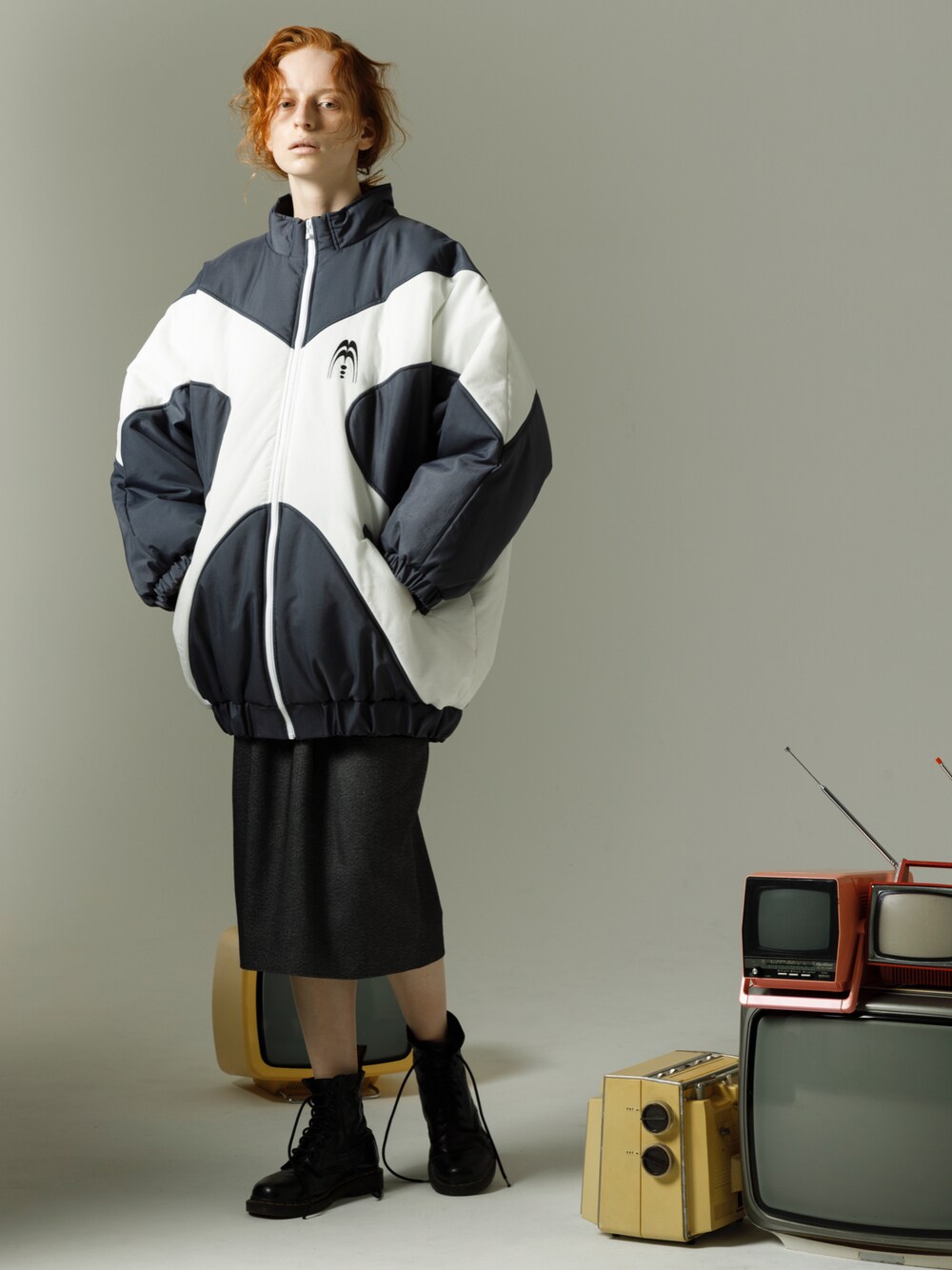 「カジュアル」｜「Metaphor…のアイテム（その他アウター、グレー系）」を使った、Metaphor…さん（レディース・174cm）の春コーディネートの1枚目の写真