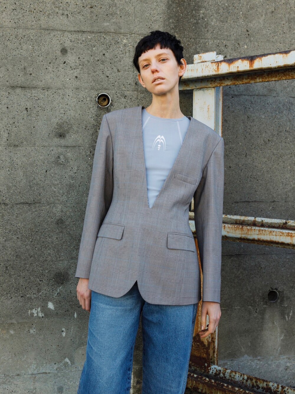 「カジュアル」｜「Metaphor…のアイテム（Tシャツ/カットソー、ブルー系）」を使った、Metaphor…さん（レディース・175cm）の春コーディネートの1枚目の写真