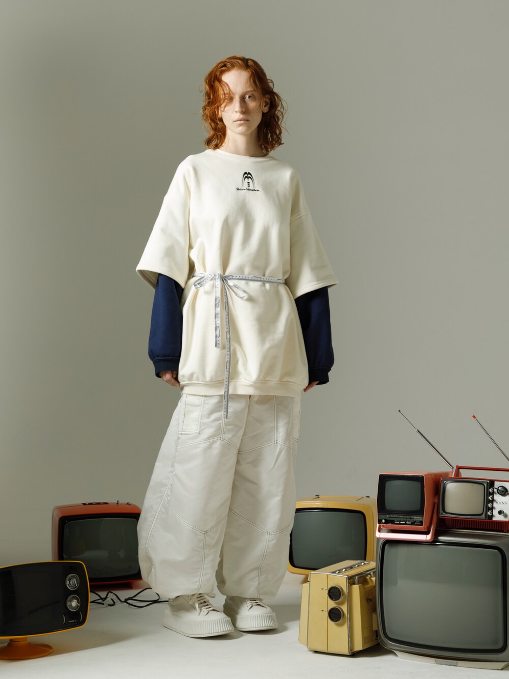 「カジュアル」｜「Metaphor…のアイテム（スウェット、ホワイト系）」を使った、Metaphor…さん（レディース・174cm）の春コーディネートの1枚目の写真