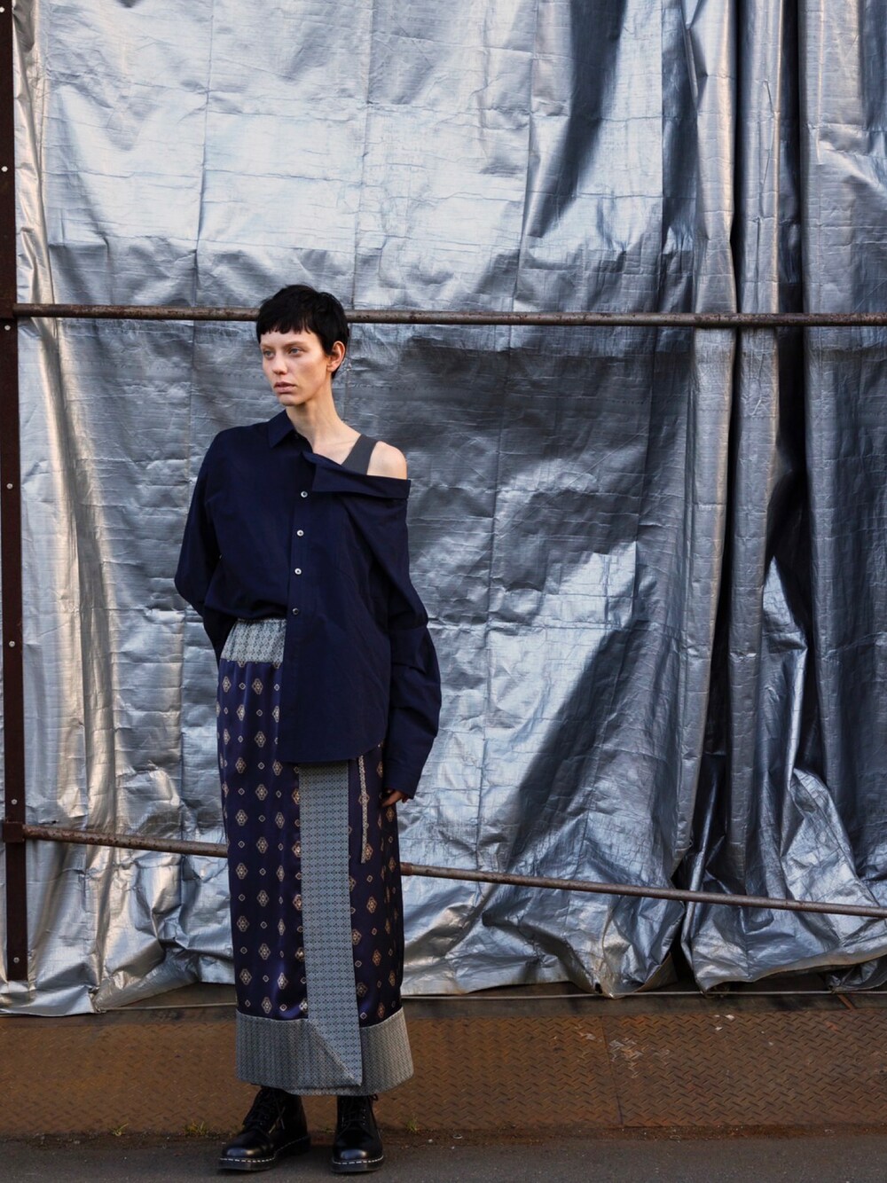 「カジュアル」｜「Metaphor…のアイテム（シャツ/ブラウス、ブルー系）」を使った、Metaphor…さん（レディース・175cm）の春コーディネートの1枚目の写真