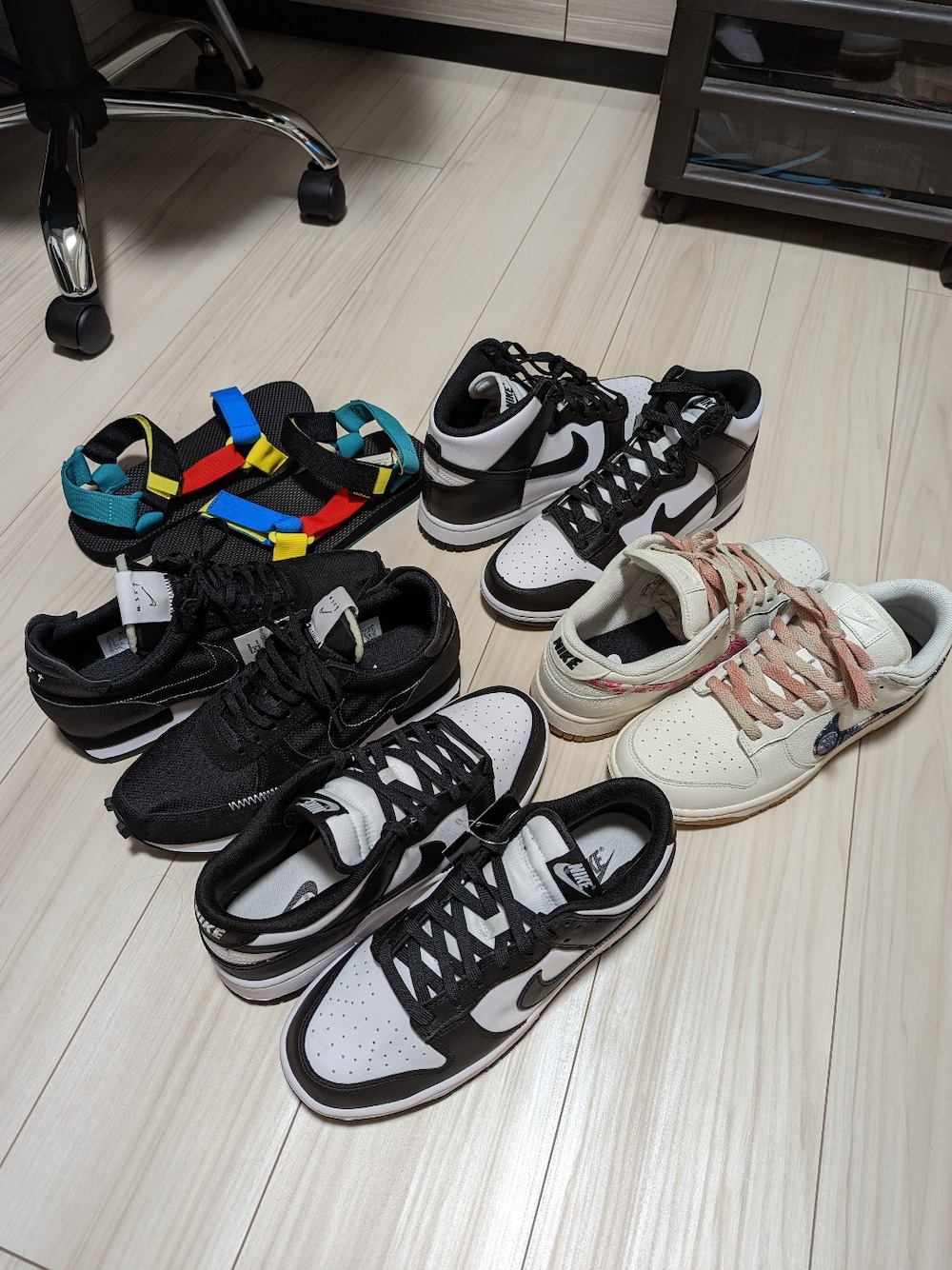 「スニーカー、NIKE、ダンク、dunk、teva、サンダル、ストリート、ダンクロー、ダンク ハイ」｜「NIKEのNIKE DUNK HI RETRO（スニーカー、ブラック系）」を使った、たぼさん（メンズ・174cm）の秋コーディネートの1枚目の写真