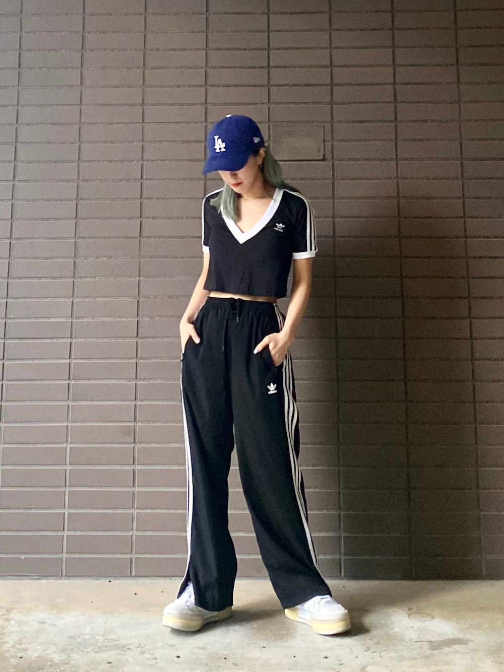 adidas ショート丈 Tシャツ 黒 Mサイズ adidas ショート丈 Tシャツ 黒 Mサイズ - メルカリ