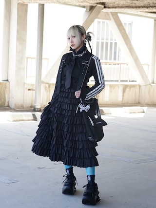 noir kei ninomiyaのアイテムを使った「フリル」の人気ファッション
