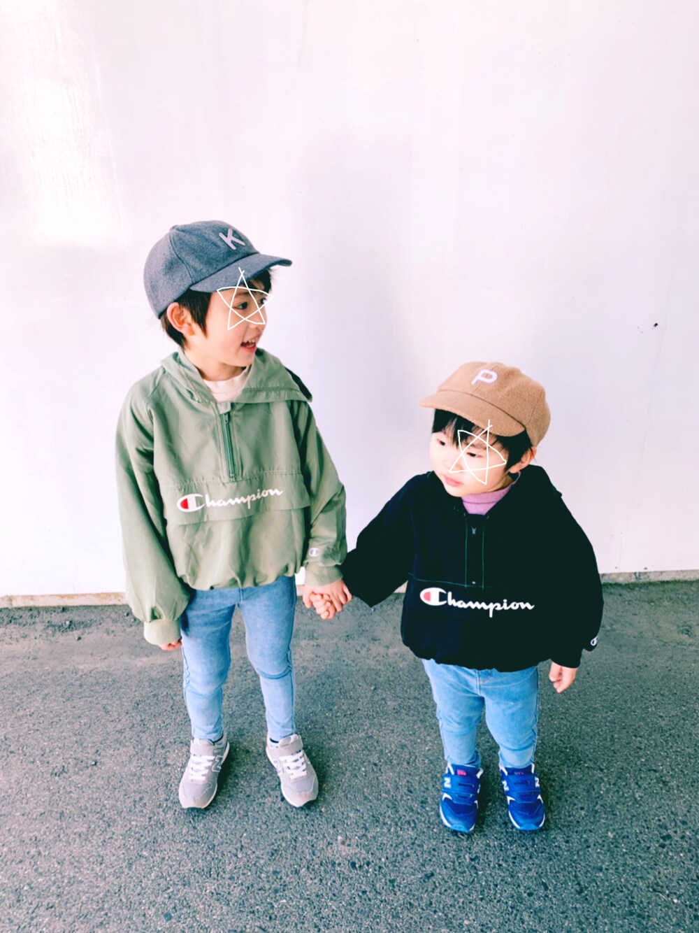 「キッズファッション、キャップ、オーバーサイズ、男の子、アノラックパーカー、春コーデ、5歳、3歳、兄弟コーディネート、おそろいコーデ、リンクコーデ、スニーカー、Champion、New Balance、ZARA」｜「ZARA KIDSのアイテム（デニムパンツ、ブルー系）」を使った、s n さん（キッズ・110cm）の春コーディネートの1枚目の写真