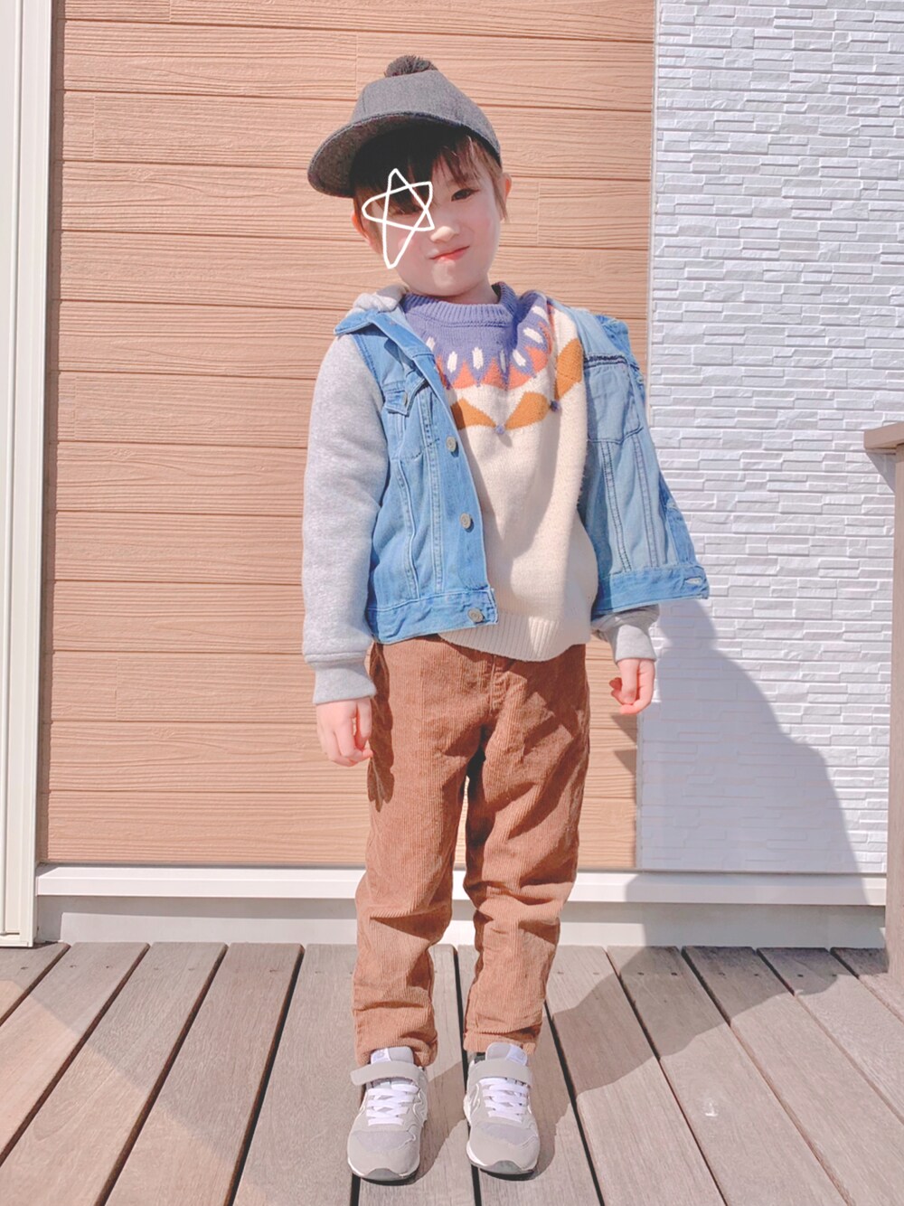 「キャップ、スニーカー、デニム、男の子、6歳、コーデュロイ、春カラー、ジャケット、ニット、New Balance、カジュアル、キッズコーデ、プチプラ、カラーパンツ、パステル映える春」｜「しまむらのアイテム（キャップ、グレー系）」を使った、s n さん（キッズ・110cm）の春コーディネートの1枚目の写真