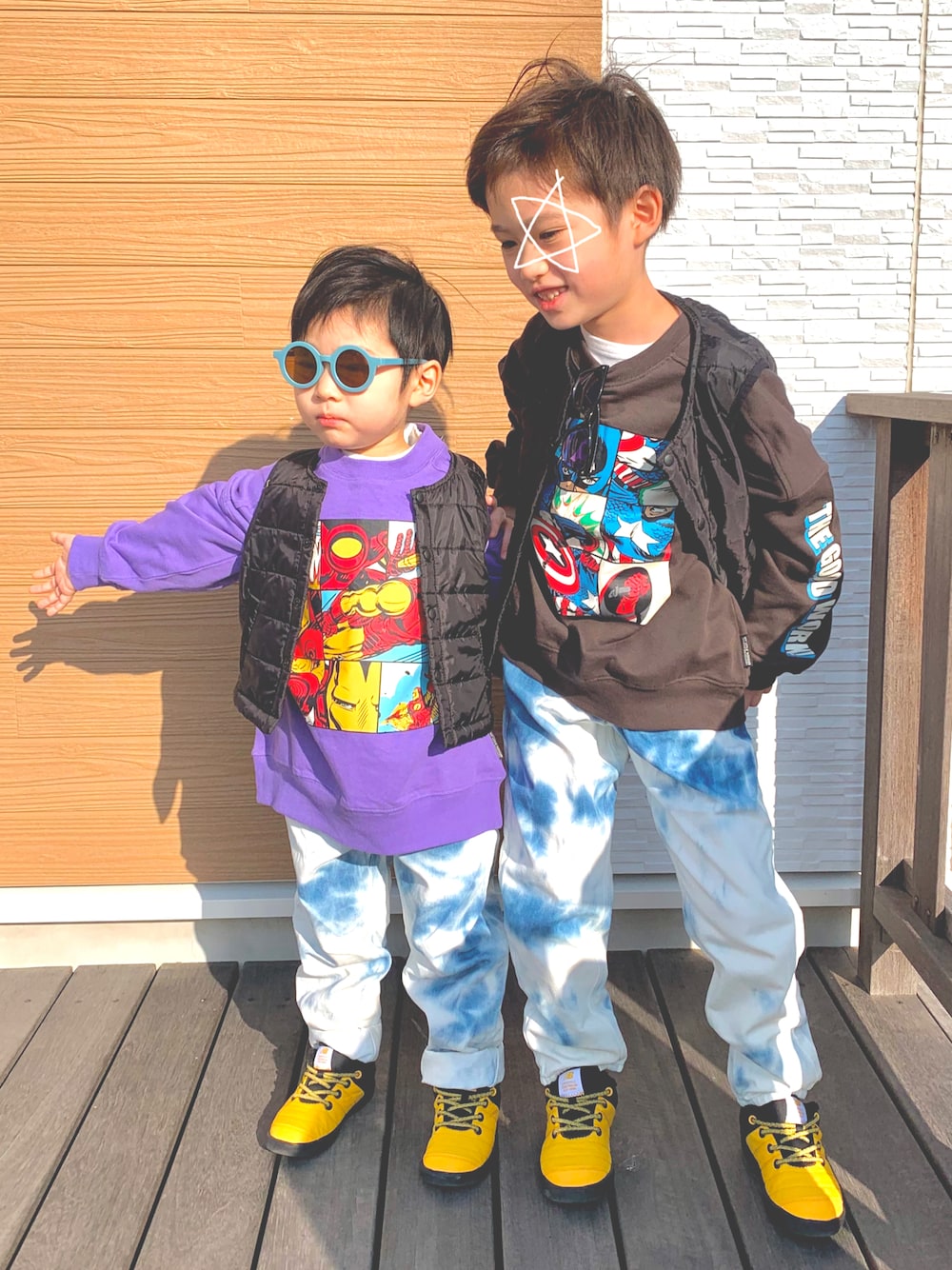 「男の子コーデ、キッズコーデ、スウェット、ベスト、ビッグシルエット、アメコミ、New Balance、リンクコーデ、おそろいコーデ、4歳、6歳、ダウンベスト、キッズファッション、デニム、プチプラ」｜「H&Mのアイテム（パンツ、ブルー系）」を使った、s n さん（キッズ・120cm）の冬コーディネートの1枚目の写真