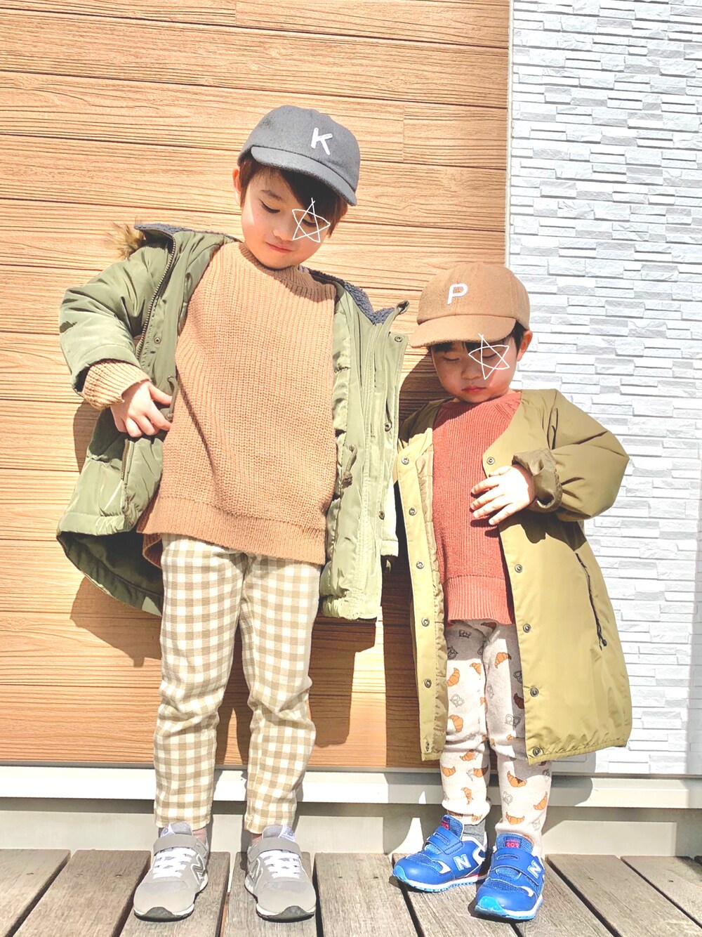 「男の子、チェックパンツ、ニット、オーバーサイズ、兄弟コーディネート、キャップ、チョコ色に染まれ、5歳、3歳、キッズコーデ、New Balance、ブラウン、リンクコーデ、モッズコート、スニーカー」｜「NEW BALANCEの《New Balance》YV996  ニューバランス ジュニア　★（スニーカー、グレー系）」を使った、s n さん（キッズ・110cm）の冬コーディネートの1枚目の写真